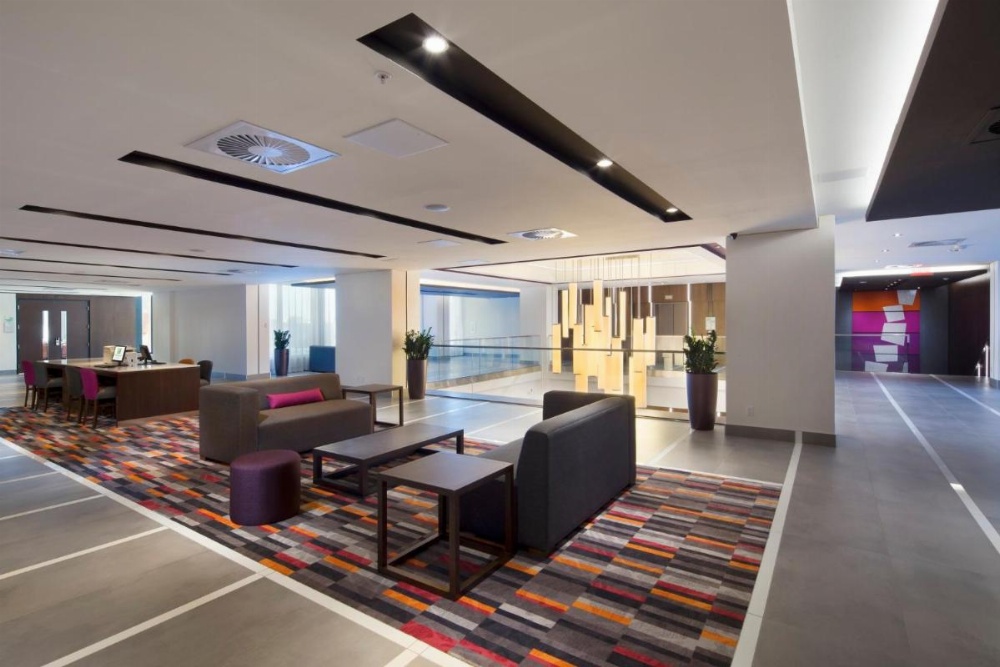 Holiday Inn Hotel & Suites Montreal Centre-ville Ouest Image 7